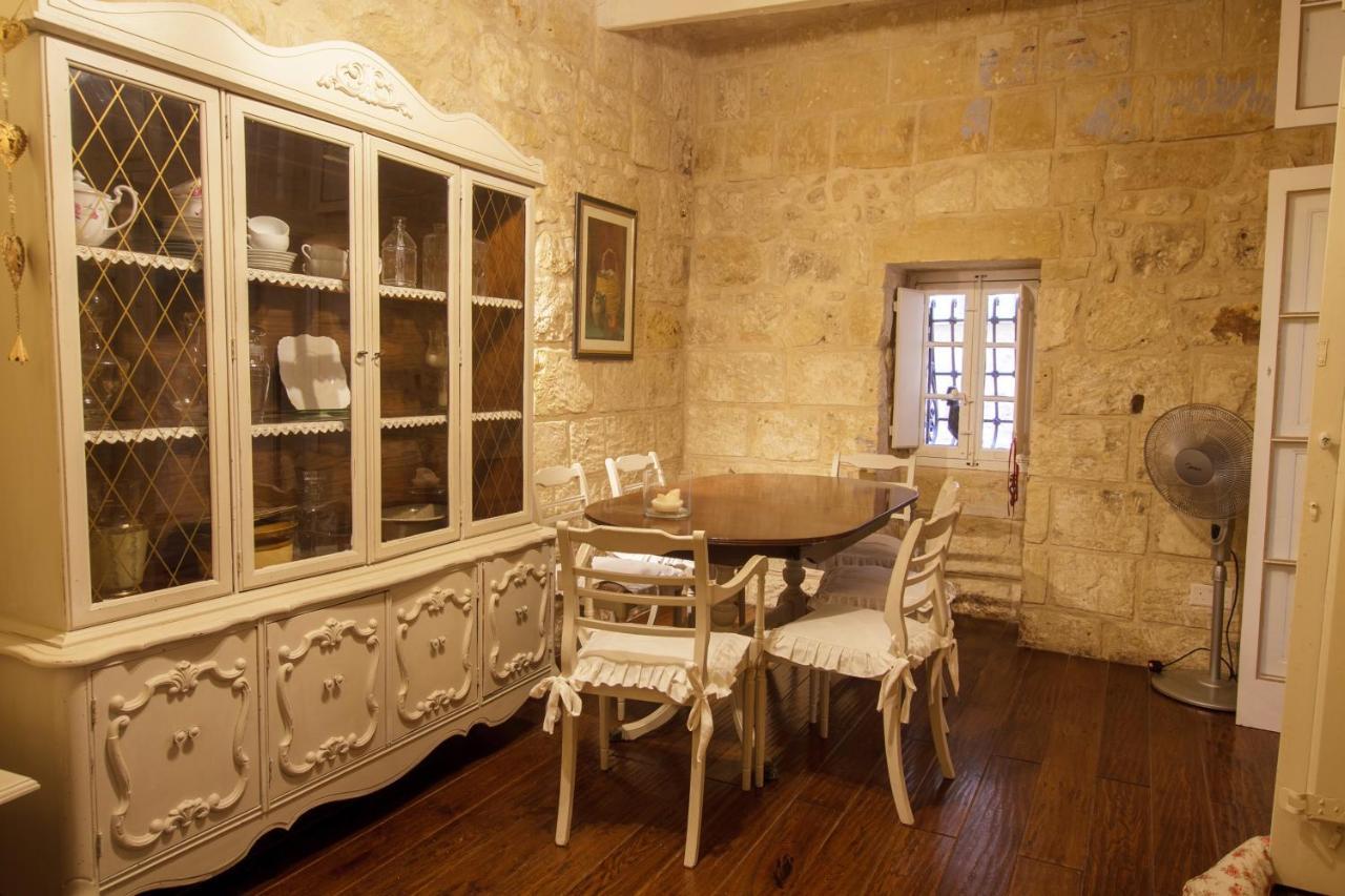 Town House Steeped In History Villa Rabat Exterior photo