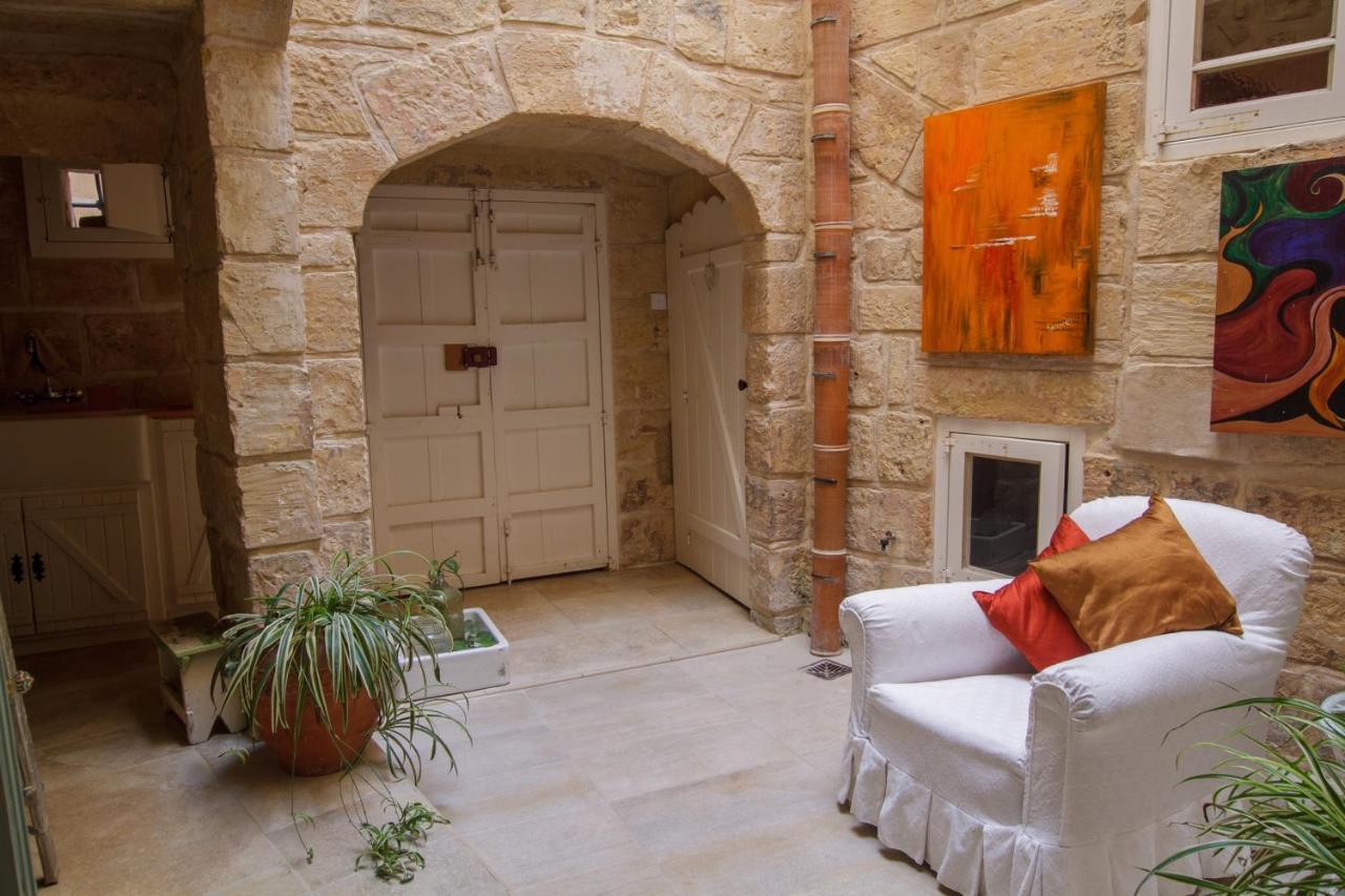 Town House Steeped In History Villa Rabat Exterior photo