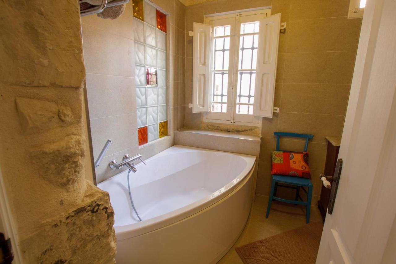 Town House Steeped In History Villa Rabat Exterior photo