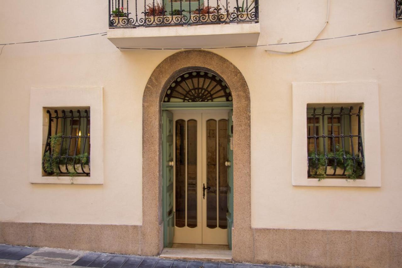 Town House Steeped In History Villa Rabat Exterior photo