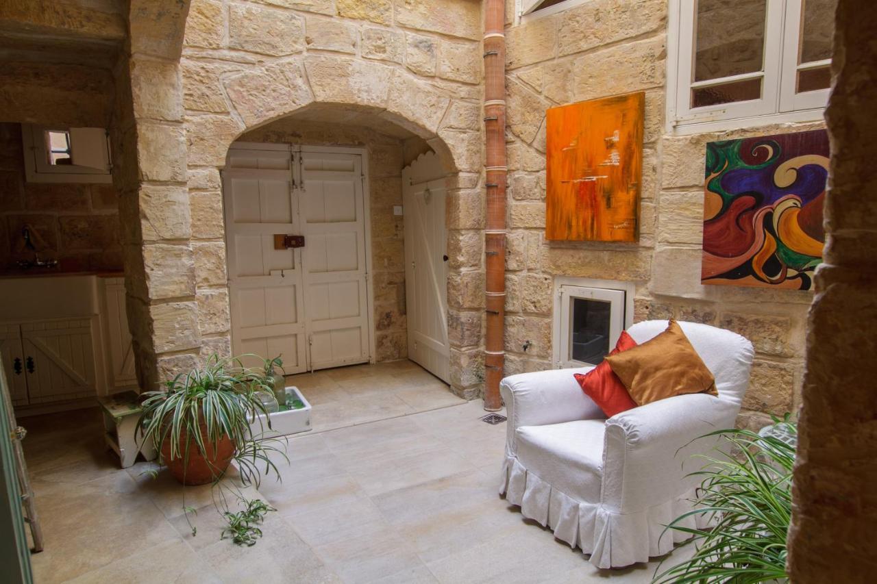 Town House Steeped In History Villa Rabat Exterior photo