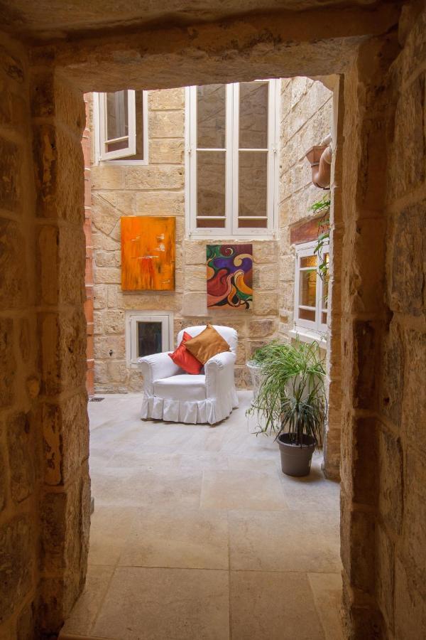 Town House Steeped In History Villa Rabat Exterior photo